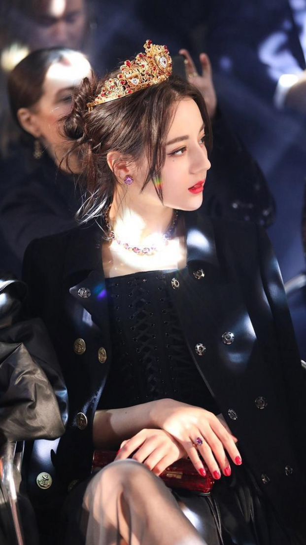 Tứ đại mỹ nhân Cbiz toát khí chất hào môn: Angelababy kiêu sa, Nhiệt Ba cao quý nhưng thua trùm cuối Lưu Thi Thi - Ảnh 5 Tứ đại mỹ nhân Cbiz toát khí chất hào môn: Angelababy kiêu sa, Nhiệt Ba cao quý nhưng thua trùm cuối Lưu Thi Thi - Ảnh 5