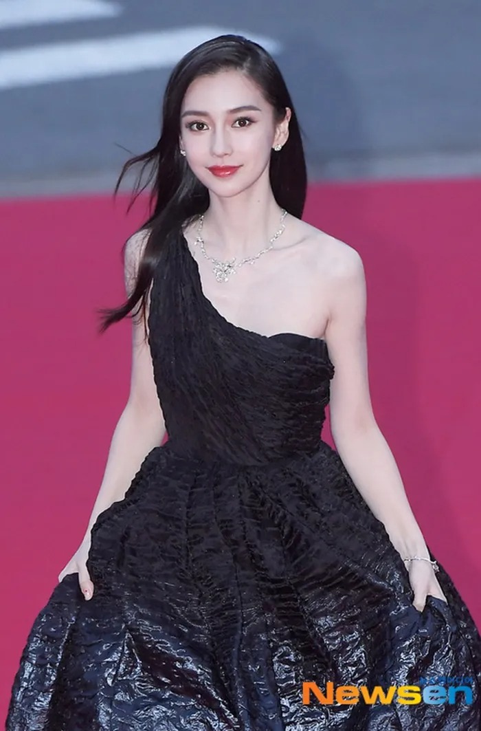 Tứ đại mỹ nhân Cbiz toát khí chất hào môn: Angelababy kiêu sa, Nhiệt Ba cao quý nhưng thua trùm cuối Lưu Thi Thi - Ảnh 11 Tứ đại mỹ nhân Cbiz toát khí chất hào môn: Angelababy kiêu sa, Nhiệt Ba cao quý nhưng thua trùm cuối Lưu Thi Thi - Ảnh 11