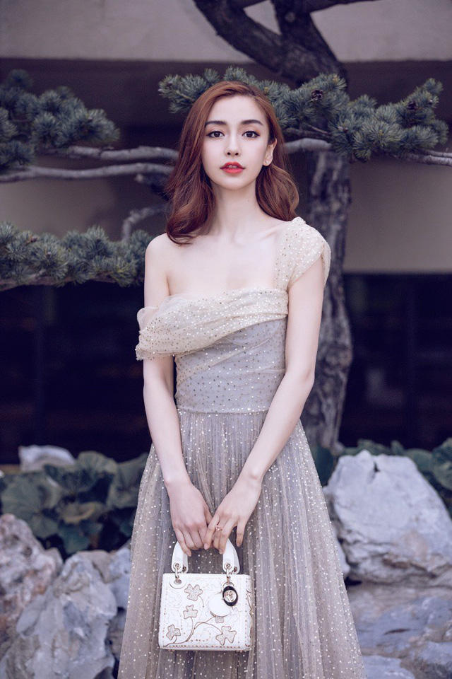 Tứ đại mỹ nhân Cbiz toát khí chất hào môn: Angelababy kiêu sa, Nhiệt Ba cao quý nhưng thua trùm cuối Lưu Thi Thi - Ảnh 10 Tứ đại mỹ nhân Cbiz toát khí chất hào môn: Angelababy kiêu sa, Nhiệt Ba cao quý nhưng thua trùm cuối Lưu Thi Thi - Ảnh 10