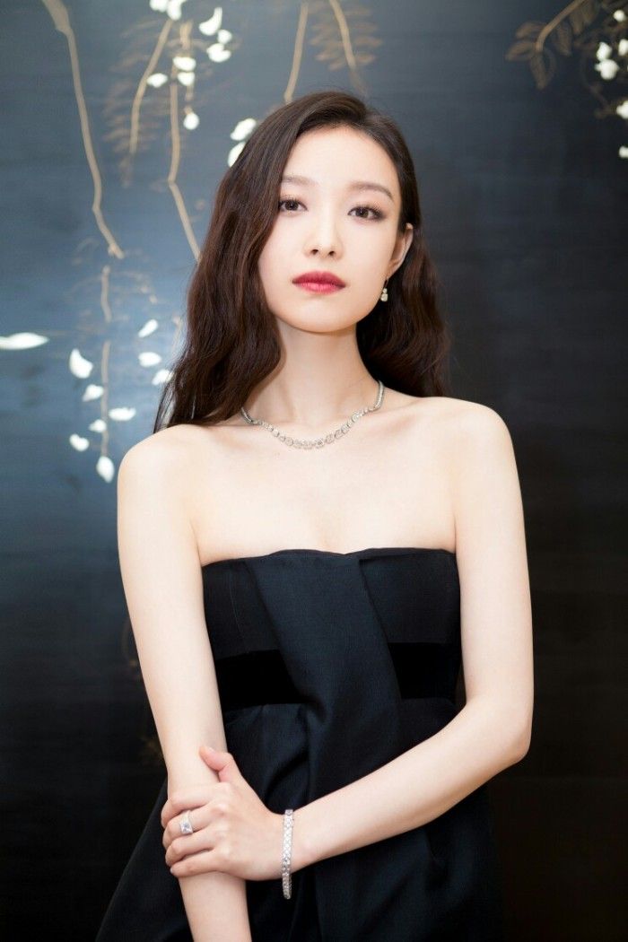 Nghê Ni đúng chuẩn gương mặt thời trang hàng đầu CHâu Á. Nghê Ni đúng chuẩn gương mặt thời trang hàng đầu CHâu Á.