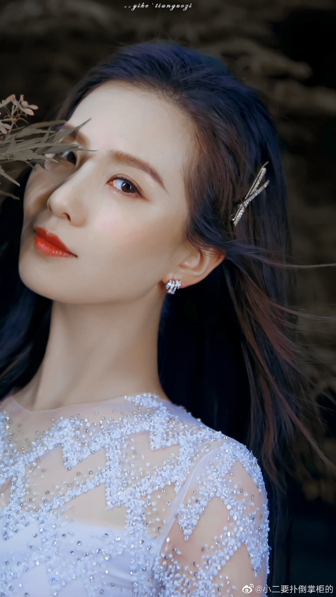 Tứ đại mỹ nhân Cbiz toát khí chất hào môn: Angelababy kiêu sa, Nhiệt Ba cao quý nhưng thua trùm cuối Lưu Thi Thi - Ảnh 17 Tứ đại mỹ nhân Cbiz toát khí chất hào môn: Angelababy kiêu sa, Nhiệt Ba cao quý nhưng thua trùm cuối Lưu Thi Thi - Ảnh 17