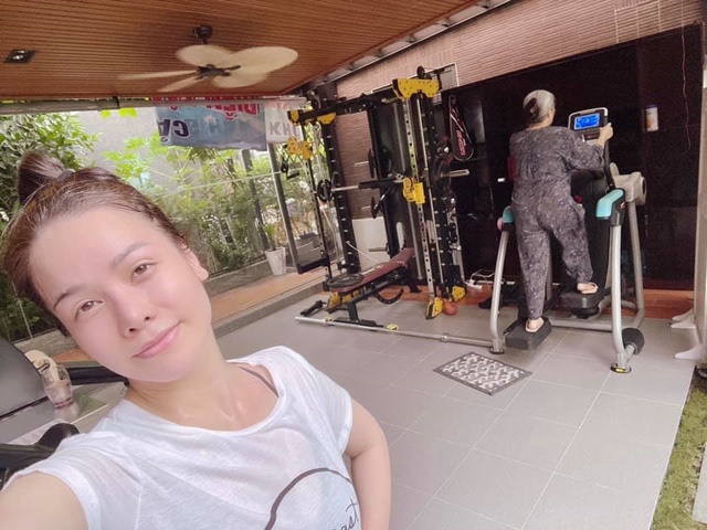 Nhật Kim Anh cũng khoe nhan sắc sau khi tập thể dục. Ảnh FBNV Nhật Kim Anh cũng khoe nhan sắc sau khi tập thể dục. Ảnh FBNV