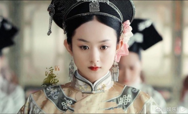 Tuy nhiên, không hiểu sao tạo hình trong phim Cung tỏa trầm hương lại khiến Triệu Lệ Dĩnh lộ nhan sắc kinh sợ như thế này.