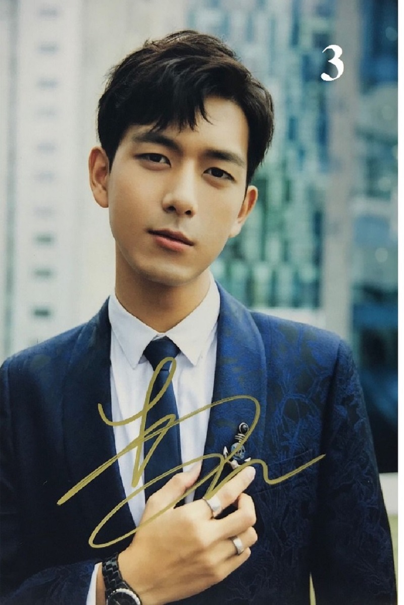 Lý Hiện thì đơn giản như cái tên của nam diễn viên vậy.