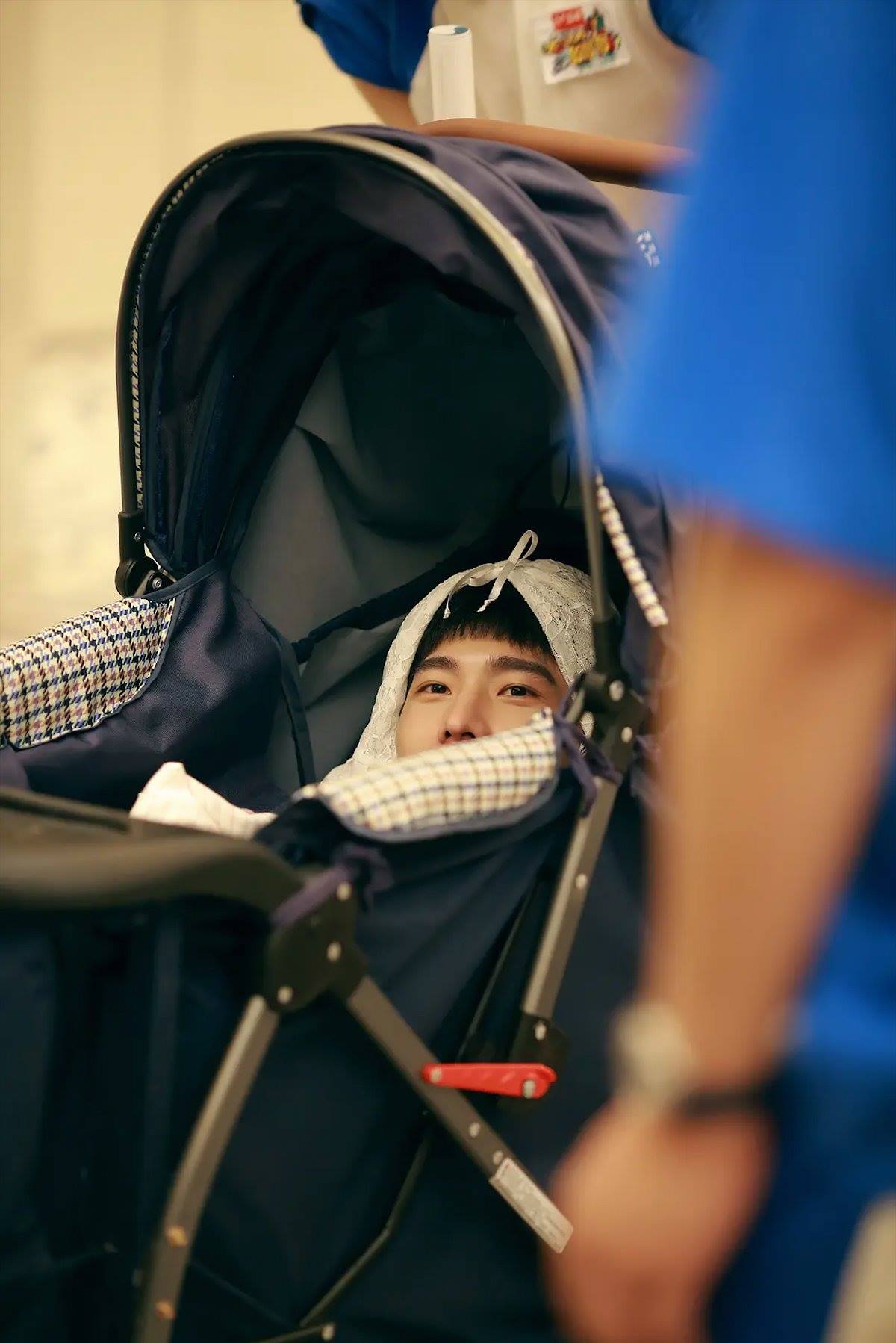 Tạo hình này khiến fan 'dở khóc dở cười'.