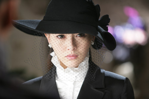 Chắc chắn đây sẽ là tạo hình xinh đẹp nhất của Đường Yên khi tạo hình với mũ lưới xinh xắn trong vũ trụ Nữ Đặc Công X.