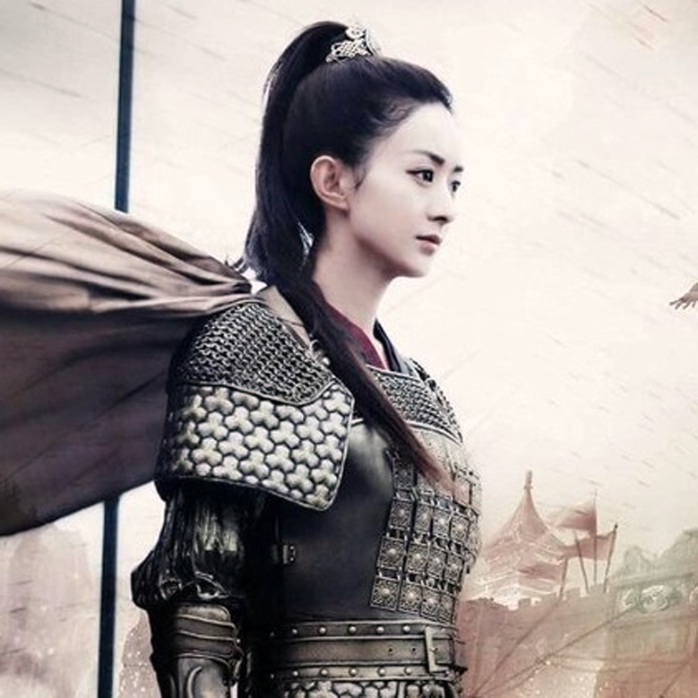 Triệu Lệ Dĩnh với tính cách mạnh mẽ rất thích hợp với những vai oai hùng như thế này. Dù vóc dáng có nhỏ con nhưng khi mặc áo giáp lại như một nữ tướng kiên cường không hề mỏng manh chút nào.