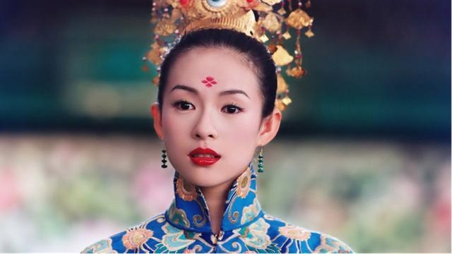 Chương Tử Di không phải tự nhiên được nằm trong top 'tứ đại hoa đán' của showbiz Hoa ngữ. Để hoàn thành xuất sắc vai diễn này, Chương Tử Di đã từng sống với cô gái bị khiếm thị 2 tháng để có thể tìm hiểu và bắt chước được từ các biểu cảm trên gương mặt và những hành động.