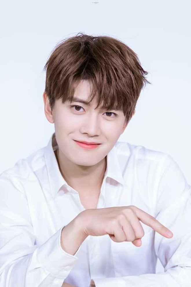 Ngôi sao sáng muộn Nhậm Gia Luân sở hữu đôi tay cực phẩm nhưng tiếc là đôi tay này đã có chủ rồi.