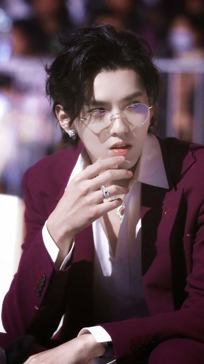 Dù nhân cách tra nam nhưng ngoại hình và đôi bàn tay của Ngô Diệc Phàm lại cực phẩm.