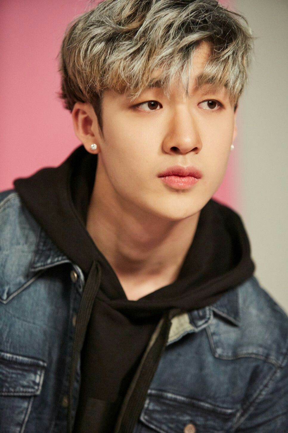 Bangchan - Stray Kids là cũng không kém cạnh khi sở hữu đôi môi đẹp đến tan chảy tim.