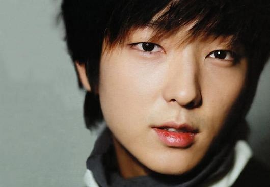 Lee Jun Ki với đôi môi trái tim đã khiến bao nhiều fan nữ đổ gục.