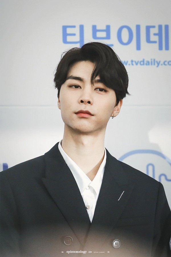 Không phải mỹ nam đẹp nhất NCT nhưng Johnny lại sở hữu đôi mắt đưa tình cùng đôi mỗi có đường cong quyến rũ.