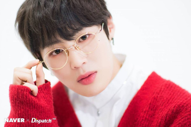 Ha Sung Woon cũng sở hữu đôi môi đầy đặn, gợi cảm phù hợp với gương mặt trắng mịn hội chị em phải ghen tỵ.