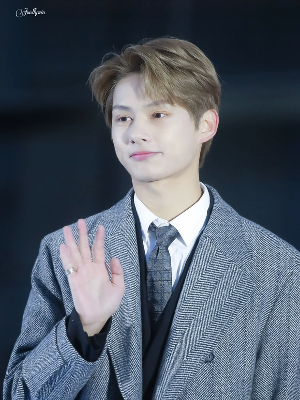 Jun (SEVENTEEN) không chỉ sở hữu gương mặt phi giới tính đẹp đến khó tin mà đôi môi gợi cảm như truyện tranh của Jun cũng khiến fan nữ mê mẩn.