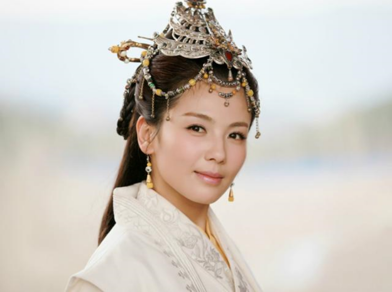 Lưu Đào đóng vai quận chúa Nghê Hoàng trong Lang nha bảng có tạo hình vô cùng phù hợp, thể hiện nét đẹp cao quý cùng khí phách nữ nhi.