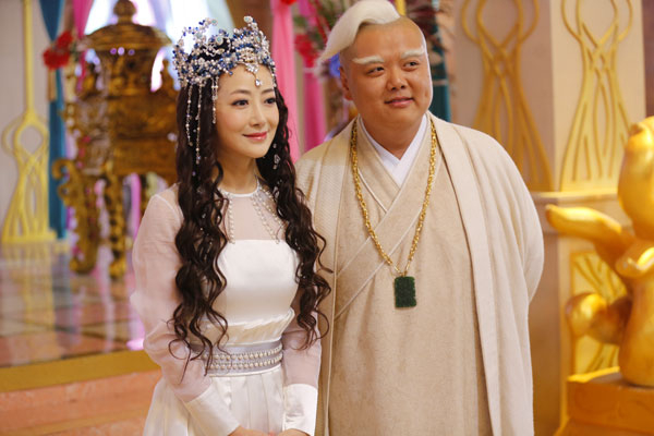 Trần Tử Hàm lại nhận được lời khen khi thiết kế đống 'sương sa hạt lựu' trông như chiếc vương miện của các Hoa hậu kết hợp nhan sắc xinh đẹp đã khiến nữ diễn viên có tạo hình vô cùng hoàn mỹ.