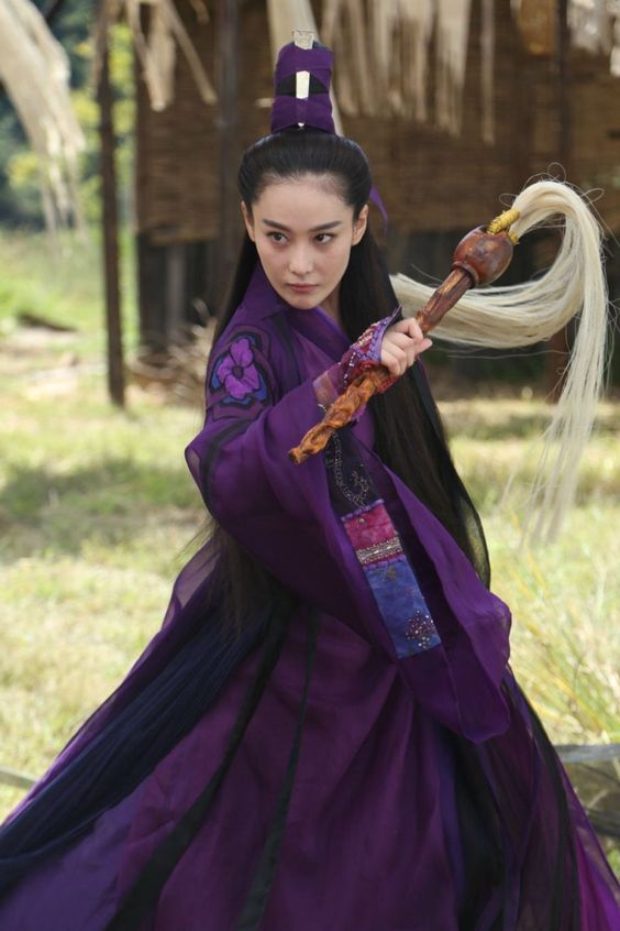 Trương Hinh Dư không làm người hâm mộ thất vọng khi xuất hiện trong Tân thần điêu đại hiệp. Thậm chí, nhan sắc của 'Lý Mạc Sầu' do Trương Hinh Dư thủ vai còn lấn át cả 'Tiểu Long nữ' Trần Nghiên Hy.