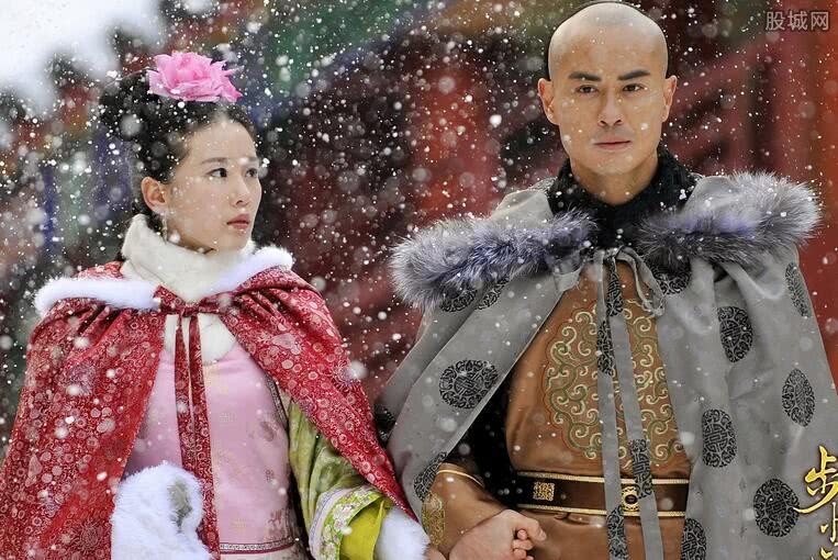 Chắc chắn nhắc đến mỹ nhân mặc áo choàng không thể không kể đến Lưu Thi Thi trong 'Bộ Bộ kinh tâm'. Trong con người Lưu Thi Thi sở hữu sẵn thần thái thanh tao nên dù bất cứ tạo hình nào cũng không thể dìm được hình ảnh của nữ diễn viên.