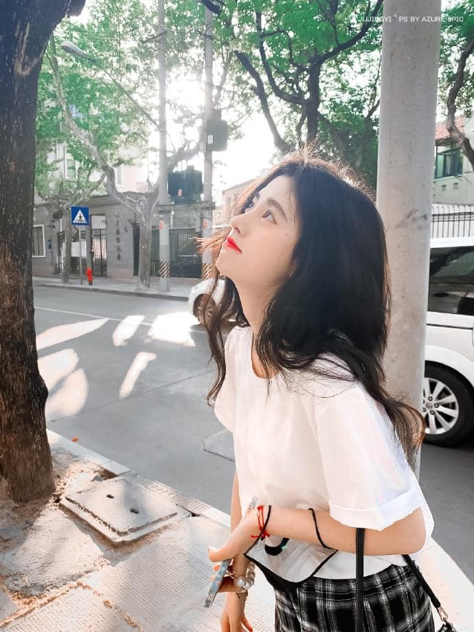 'Mỹ nhân 4000 năm' Cúc Tịnh Y khoe loạt ảnh đậm chất 'vibe' trong trẻo không kém Triệu Lộ Tư - Ảnh 5 'Mỹ nhân 4000 năm' Cúc Tịnh Y khoe loạt ảnh đậm chất 'vibe' trong trẻo không kém Triệu Lộ Tư - Ảnh 5