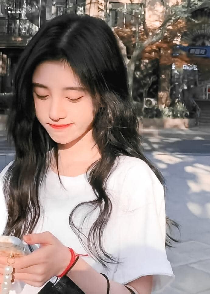 'Mỹ nhân 4000 năm' Cúc Tịnh Y khoe loạt ảnh đậm chất 'vibe' trong trẻo không kém Triệu Lộ Tư - Ảnh 3 'Mỹ nhân 4000 năm' Cúc Tịnh Y khoe loạt ảnh đậm chất 'vibe' trong trẻo không kém Triệu Lộ Tư - Ảnh 3