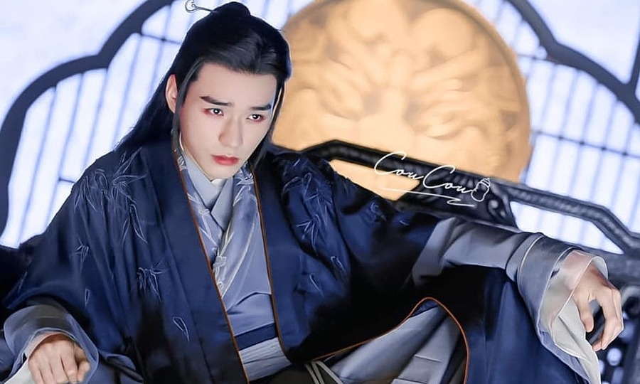 Cung Tuấn trông vô cung yêu nghiệt trong kiểu tóc râu rồng đặc biệt là ánh mắt khiến fan nữ đổ đứ đừ.