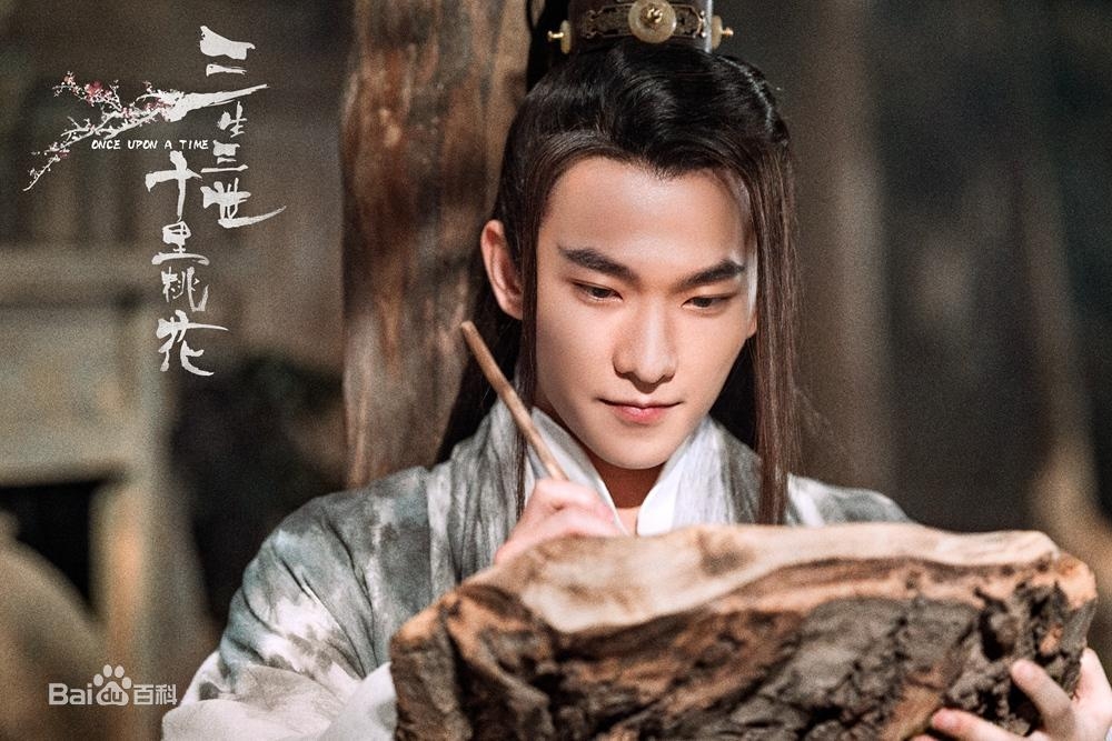 Dương Dương chắc chắn là không thể bỏ qua trong top những diễn viên nam cổ trang để kiểu tóc râu rồng đẹp trên màn ảnh Cbiz.