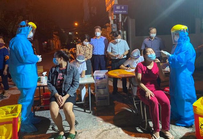 3.355 nhân viên y tế của 11 tỉnh, thành phố đã có mặt ở Hà Nội hỗ trợ xét nghiệm, tiêm vaccine Covid-19 1 3.355 nhân viên y tế của 11 tỉnh, thành phố đã có mặt ở Hà Nội hỗ trợ xét nghiệm, tiêm vaccine Covid-19 1