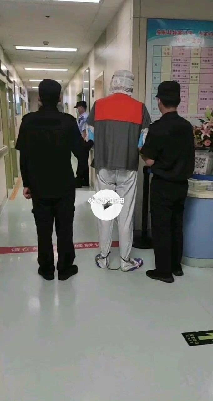 Đang ở tù, Ngô Diệc Phàm bất ngờ bán tháo tài sản sau ồn ào bị bệnh 'thầm kín' 2 Đang ở tù, Ngô Diệc Phàm bất ngờ bán tháo tài sản sau ồn ào bị bệnh 'thầm kín' 2