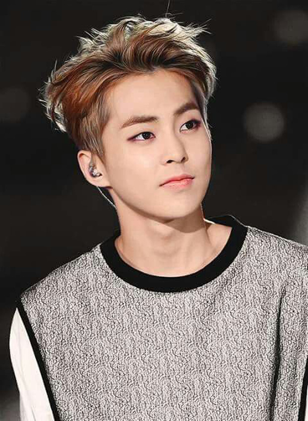 Xiumin (EXO) cũng là một trong những mỹ nam có đôi mắt 1 mí to, tròn nổi bật, điển trai nhất Kpop.