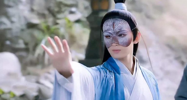 Thành Nghị không hổ là mỹ nam cổ trang. Dù để mặt nạ vô cùng dữ nhưng lại không làm mất đi vẻ đẹp trai mà thay vào đó tôn lên nét ma mị như giáo chủ ma giáo.