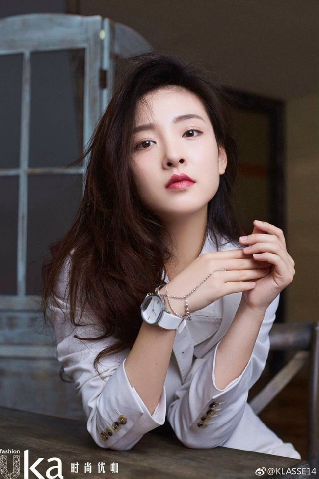 Ngô Thiến ngoại hình sáng và ngọt ngào và từng đạt danh hiệu Hoa hậu ăn ảnh nhất.