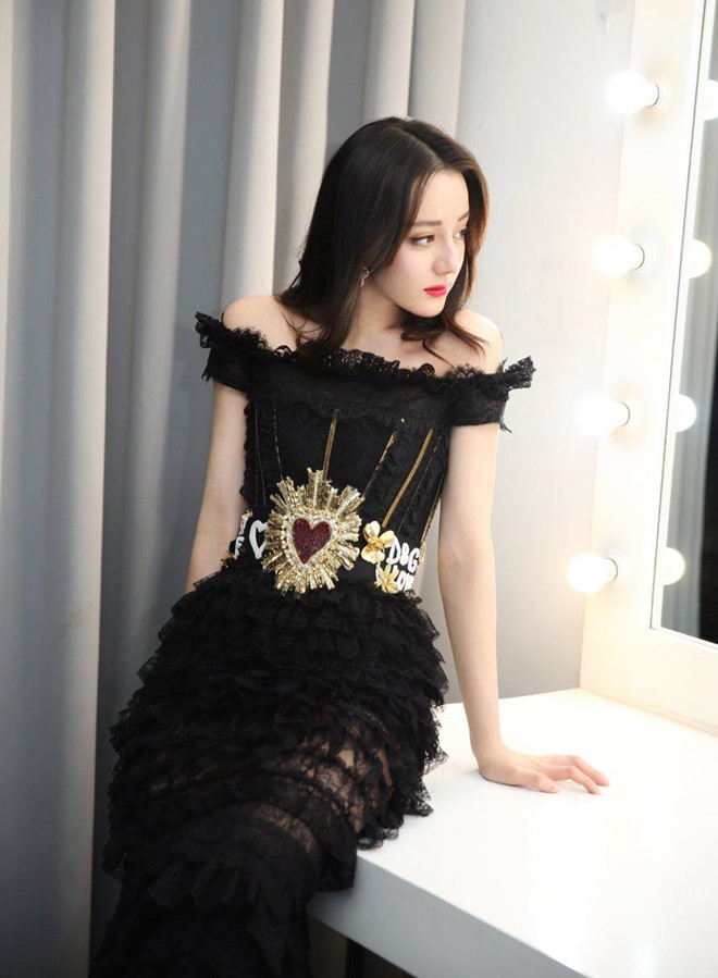 Hóng 'dưa' Cbiz ngày 12/9: Vương Nhất Bác bị chơi xấu, Triệu Lộ Tư bị vạch trần tính cách thật sau vẻ ngọt ngào? - Ảnh 3 Hóng 'dưa' Cbiz ngày 12/9: Vương Nhất Bác bị chơi xấu, Triệu Lộ Tư bị vạch trần tính cách thật sau vẻ ngọt ngào? - Ảnh 3