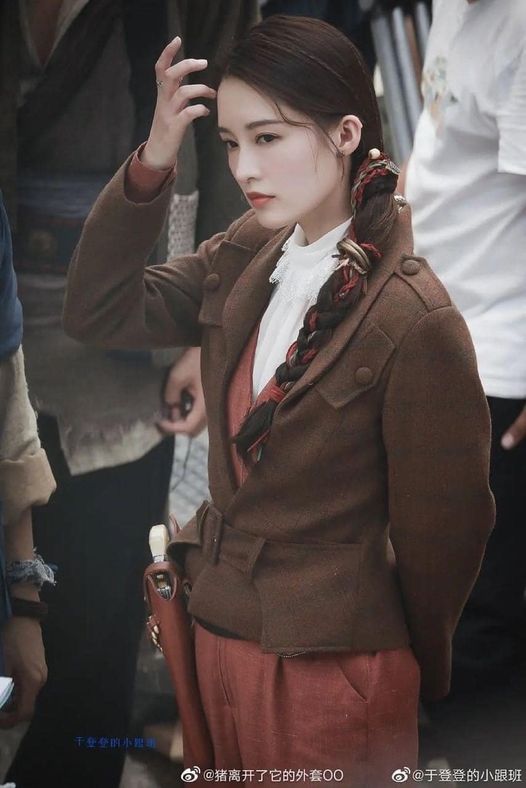 Chắc chắn Lý Thấm sẽ là một trong những mỹ nữ soái khi nhất khi tạo hình thời dân quốc trong phim 'Thỉnh Quân'.