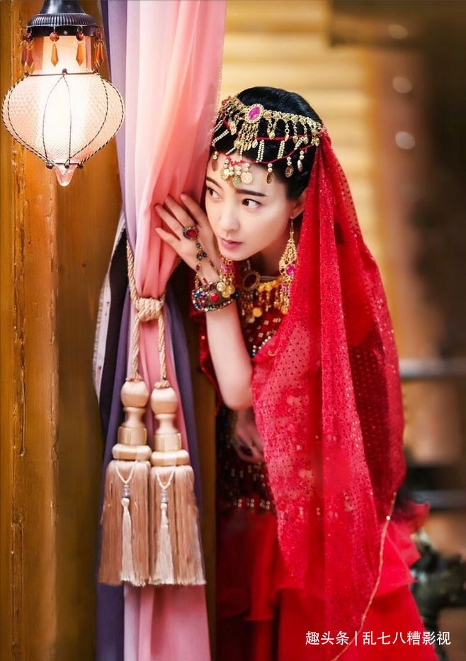 Vương Lệ Khôn với tạo hình dị tộc khi hóa thân thành nàng Mậu Thiên Thiên trong bộ phim Thiên Lệ Truyền Kỳ: Phụng Hoàng Vô Song.