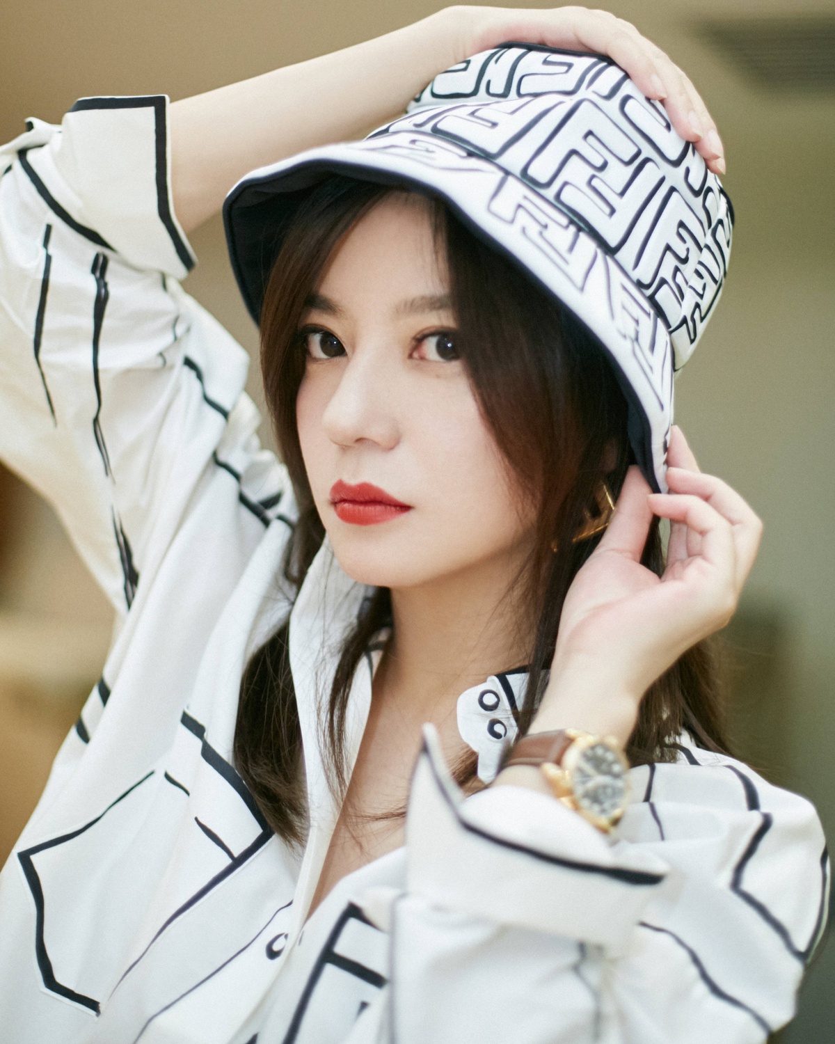 Triệu Vy phải nhận hình phạt nặng nề, bị gạch tên ở showbiz Hoa ngữ? - Ảnh 1