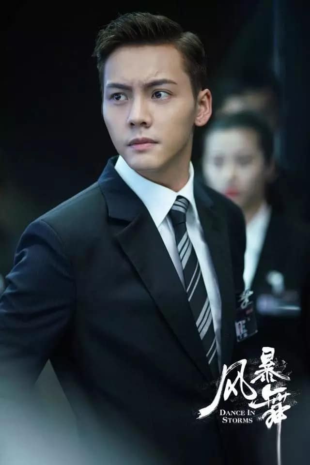 Trần Vỹ Đình đúng chuẩn phú nhị đại khi xuất thân trong gia đình anh kinh doanh về lĩnh vực thời trang giao thương đường biển. Gia đình nam diễn viên sống trong khu The Leighton Hill. Đây là khi dành cho giới nhà giàu khi chỉ có 8 căn biệt thự tại đây và nhà Trần Vỹ Đình đã sở hữu tới hai căn.