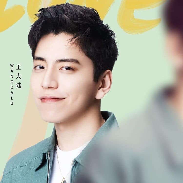 Vương Đại Lục có cha là 'nhà sưu tập' có tiếng của Đài Loan, sở hữu tài sản lên tới hàng trăm triệu tệ (tương đương hàng ngàn tỷ đồng). Vì đam mê diễn xuất, Vương Đại Lục đã từng từ chối rút khỏi showbiz để về nối nghiệp gia đình.