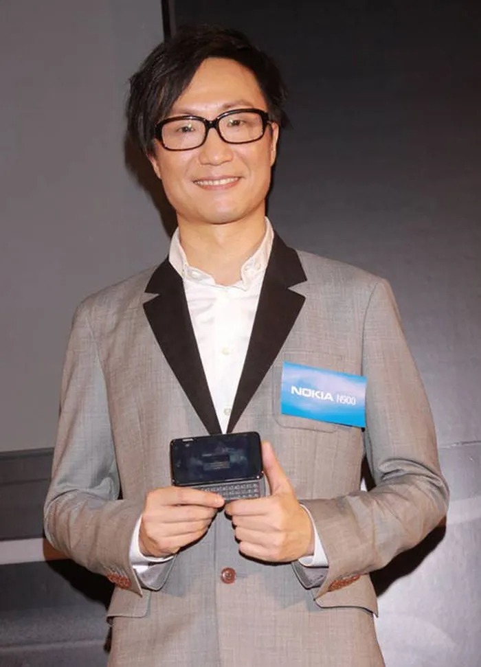 Trịnh Trung Cơ cũng sinh ra trong gia đình với cha là chủ tịch của Typhoon Group. Dù thân thế khủng nhưng Trịnh Trung Cơ luôn tự thân vận động và đạt được thành công trong lĩnh vực âm nhạc.