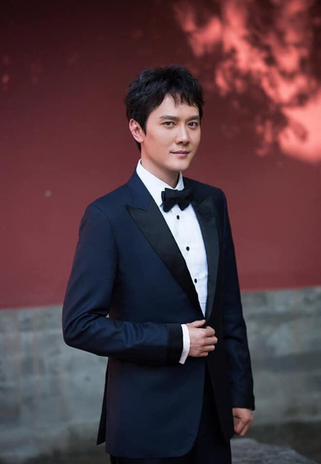 Phùng Thiệu Phong cũng là một trong những công tử nhà giàu đích thực. Sinh ra đã ngậm thìa vàng, Phùng Thiệu Phong chính là người thừa kế duy nhất của khối sản nghiệp khổng lồ do cha anh gây dựng.