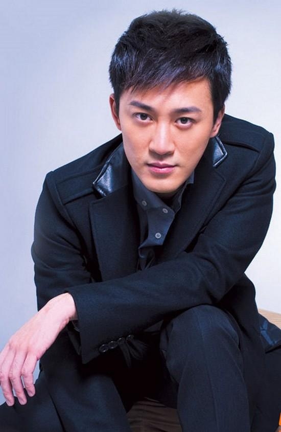 Lâm Phong là công tử trong gia đình quyền thế khi bố là nhân vật có tầm ảnh hưởng chính trị lớn, đồng thời cũng là người sở hữu nhiều bất động sản cao cấp.