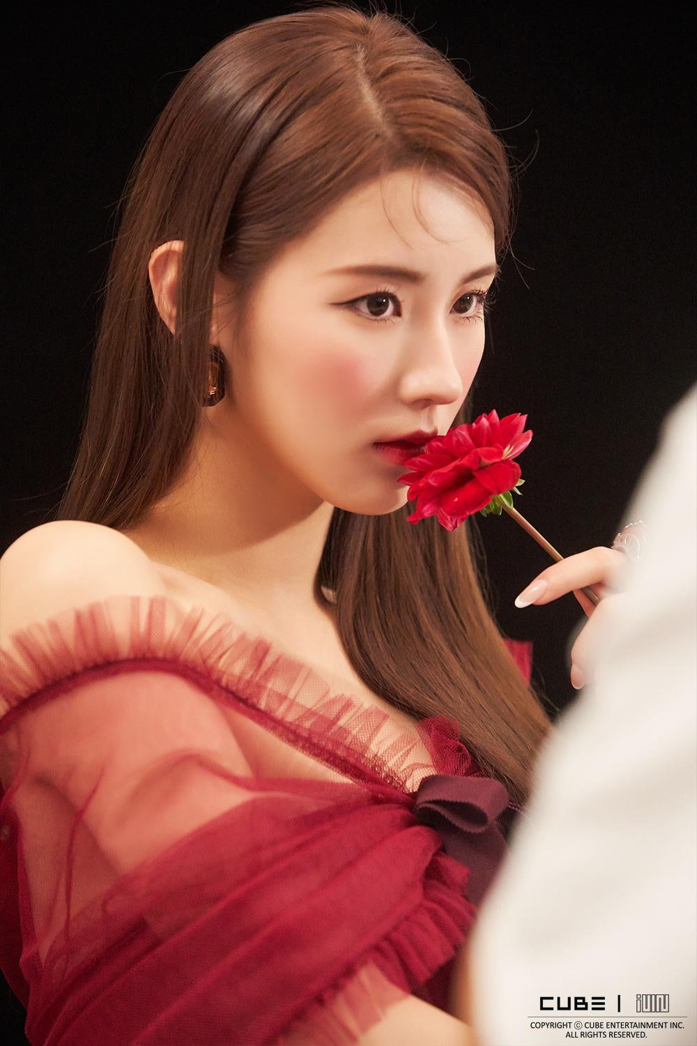 Mi Yeon (G)I-DLE cũng được biết đến là mỹ nhân sở hữu chiếc mũi cao vút với đường nét thanh mảnh khiến nhiều người ngưỡng mộ.