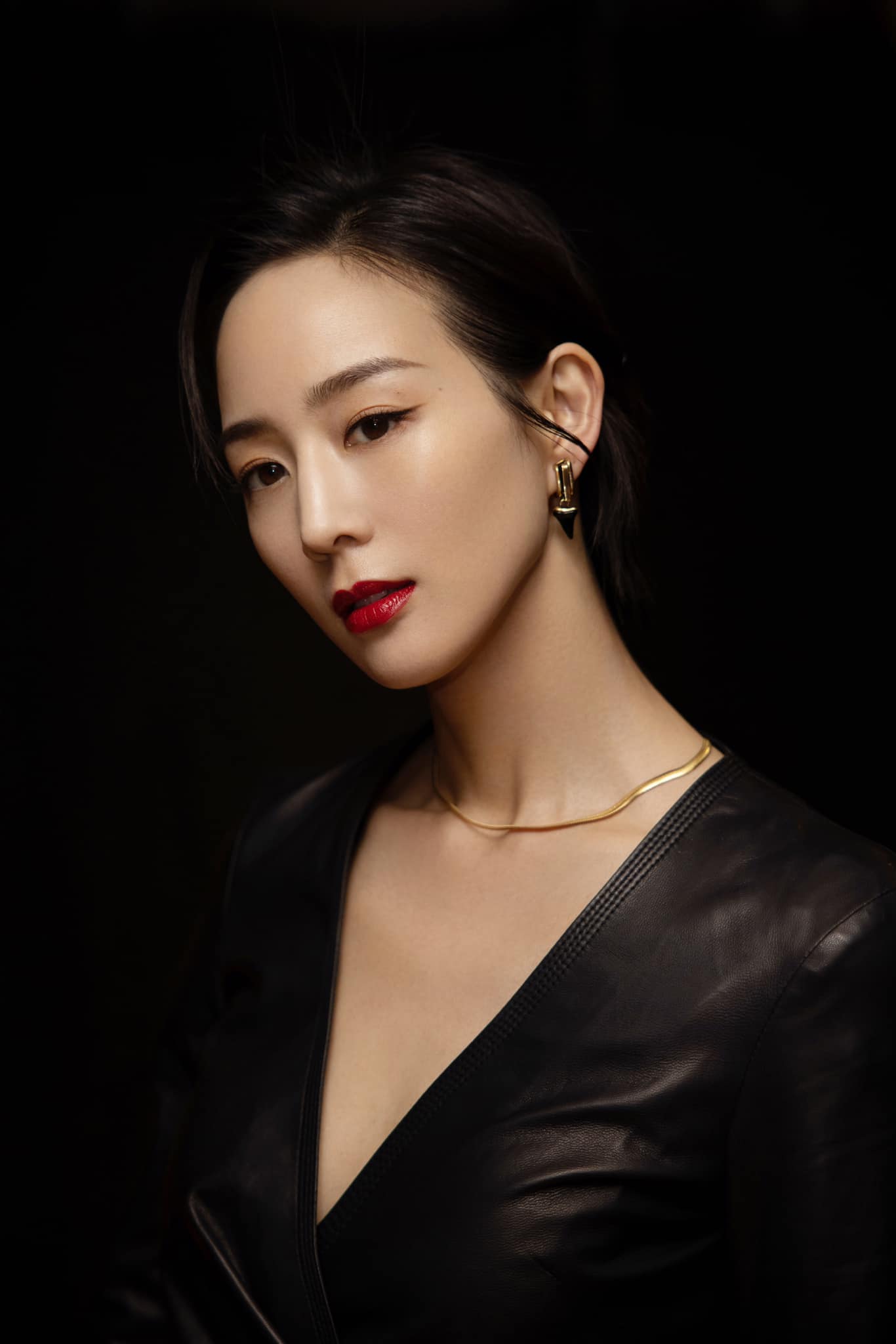 Trương Quân Ninh dù đã bước sang tuổi 39 nhưng nhìn chỉ giống như người phụ nữ chỉ mới bước vào tuổi 30 bởi nhan sắc xinh đẹp cùng khí chất giống một nữ cường.