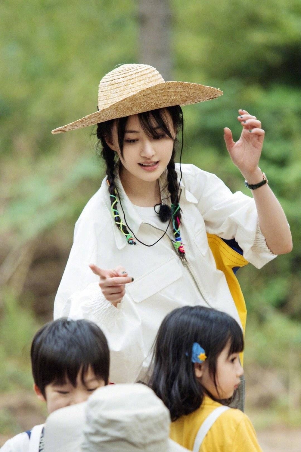 Trịnh Sảng dù gặp nhiều bê bối đời tư nhưng không thể phủ nhận nhan sắc xinh đẹp cùng khí chất đậm thôn nữ khi kết hợp với chiếc mũ rơm.