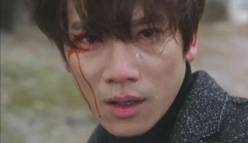 Ji Sung không thể thiếu trong dàn nam thần đóng cảnh khóc. Đây chính là điển hình của diễn viên thực lực trên màn ảnh Hàn Quốc. Mọi cảm xúc, vui, buồn, đều được nam diễn viên thể hiện hoàn hảo nhất là cảnh khóc trong đau đớn, tuyệt vọng đã trở nên kinh điển trong sự nghiệp diễn xuất của Ji Sung.