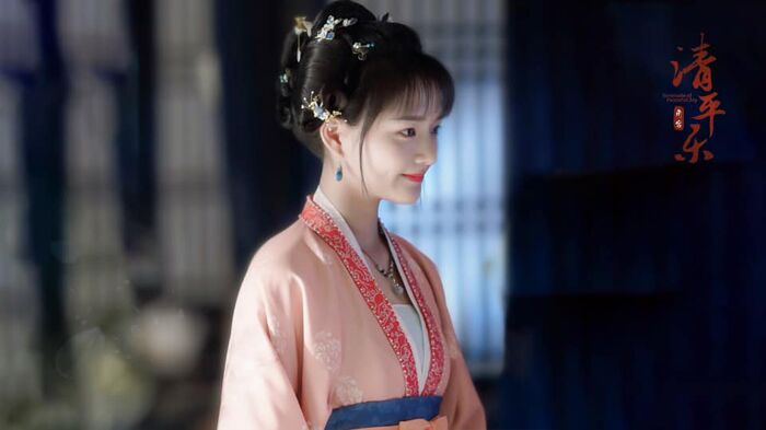 Trưởng công chúa Huy Nhu trong Thanh Bình nhạc do Nhậm Mẫn vào vai cũng khiến người hâm mộ ấn tượng bởi nhan sắc xinh đẹp, nhẹ nhàng như hoa lan.