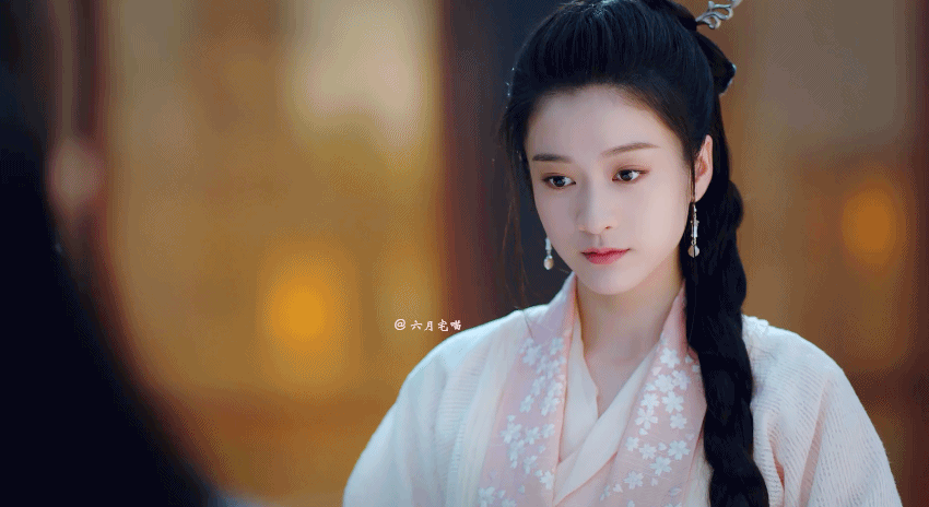 Nàng công chúa Tây Khải Dung Nhạc do Trương Tuyết Nghênh thủ vai trong 'Bạch Phát vương phi' cũng gây ấn tượng với nhan sắc xinh đẹp dù cuộc đời đầy bi kịch.