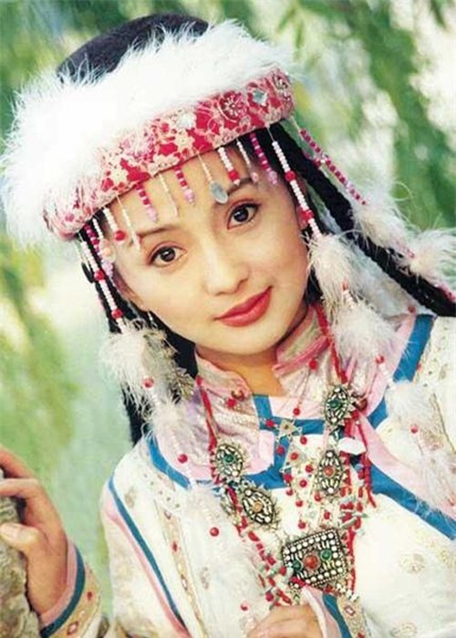 Hàm Hương công chúa do Lưu Đan thủ vai cũng gây ấn tượng mạnh với vẻ đẹp dịu dáng, trong sáng dù chỉ xuất hiện rất ít trong Hoàn Châu Cách Cách.