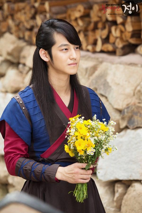 Kim Bum không thể thiếu trong dàn mỹ nam Cbiz để tóc dài trên phim cổ trang.