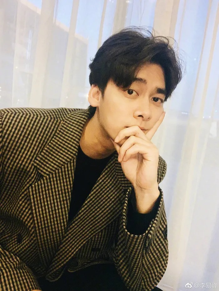 Lý Dịch Phong chuẩn mỹ nam trong tứ đại đỉnh lưu khiến fan xỉu ngang.